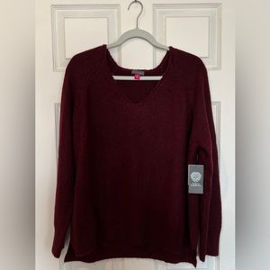 Vince Camuto medium v-neck sweater.